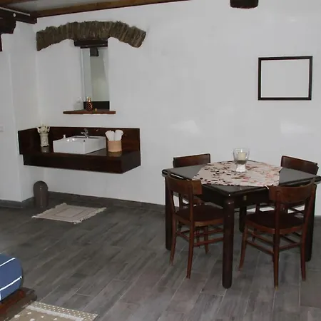 Leamorine White House Couette-café 3*