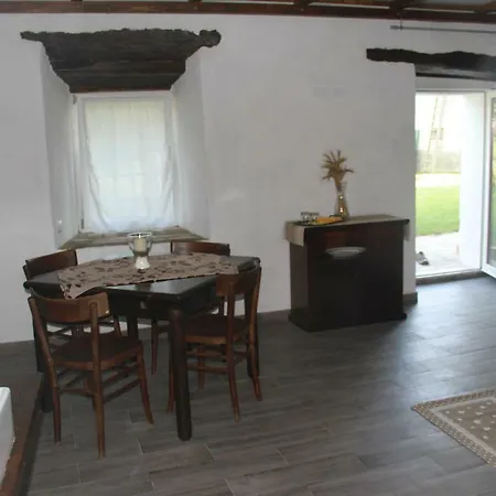 Leamorine White House 3*