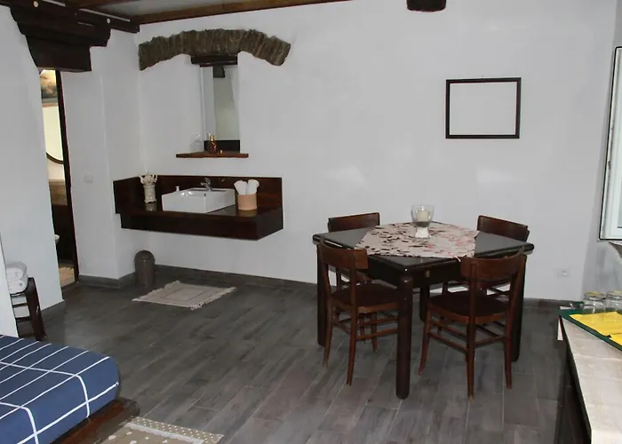 Leamorine White House Bed & Breakfast 3*