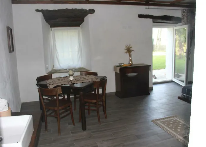 Leamorine White House 3*